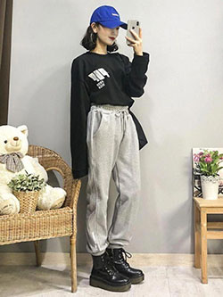 Outfit instagram with sportswear, sweatpant, trousers: T-Shirt Outfit,  Girls Hoodies,  Joggers  