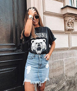 Black fashion collection with jean short, shorts, jeans: T-Shirt Outfit,  Black Outfit,  Street Style,  Denim skirt  