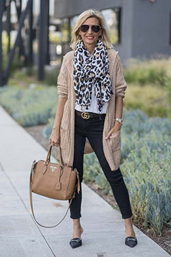 Brown and white vogue ideas with jacket, blazer, denim: Street Style,  Brown And White Outfit,  Cardigan Outfits 2020  