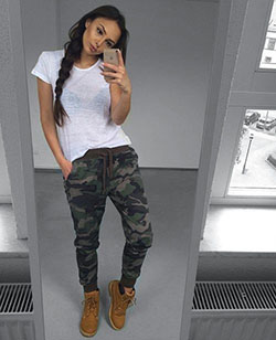 Cargo pants with timberland boots women: Khaki And White Outfit,  Army Leggings Outfit  
