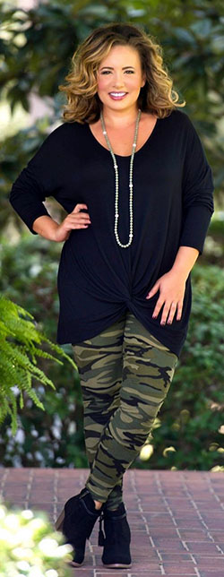Cute camo legging casual outfit for fall plus size: T-Shirt Outfit,  Black Outfit,  Army Leggings Outfit,  Outfits With Leggings  