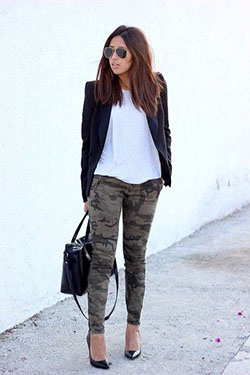 Outfit ideas usar pantalones militares, street fashion: Street Style,  Brown And Black Outfit,  Army Leggings Outfit  