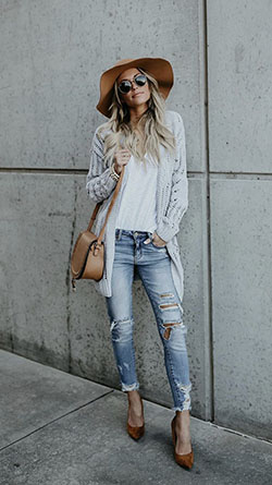 Easy breezy casual style! Perfect for Spring. | Summer Outfit Ideas 2020: Outfit Ideas,  summer outfits,  Spring Outfits,  Stylevore,  Casual Outfits  