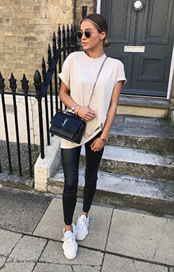 Simple but stylish outfit! Love it. | Summer Outfit Ideas 2020: Outfit Ideas,  summer outfits,  Love,  Stylevore  