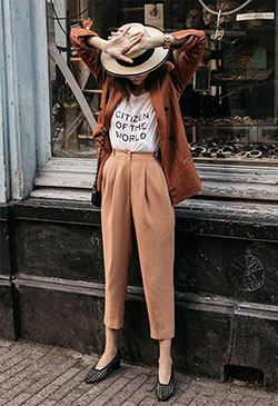 Calça alfaiataria feminina vintage: Vintage clothing,  Trench coat,  T-Shirt Outfit,  Capri pants,  Street Style,  Boho Chic,  Brown Outfit  