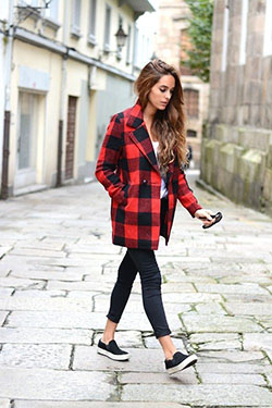 Red and black coat outfit: T-Shirt Outfit,  Black Outfit,  Street Style,  Plaid Outfits  