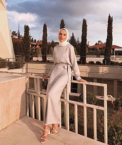 Etekli pantolon takım, modest fashion, street fashion: Fashion week,  White Outfit,  Street Style,  Hijab  