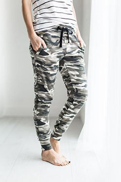 Outfit ideas with active pants, sportswear, sweatpant: Active Pants,  Army Leggings Outfit  