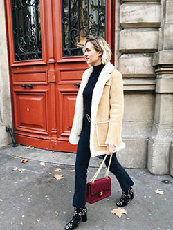 Look flare jeans winter, shearling coat, street fashion, t shirt: Shearling coat,  T-Shirt Outfit,  winter outfits,  Street Style,  White And Red Outfit  