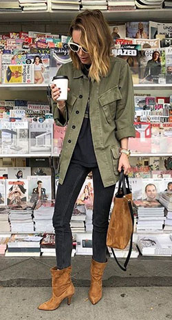 Outfits chaqueta verde militar, street fashion, fashion blog, casual wear, trench coat, t shirt: fashion blogger,  Trench coat,  T-Shirt Outfit,  green outfit,  Street Style,  Cargo Jackets  