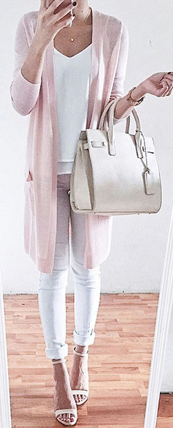 Calça branca e cardigan rosa: Fashion accessory,  White And Pink Outfit,  Cardigan Outfits 2020,  Cardigan  