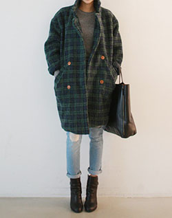 Colour outfit ideas 2020 with vintage clothing, overcoat, jacket: winter outfits,  Vintage clothing,  Street Style,  Plaid Outfits  