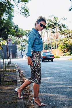 Looks com sandalias rosa metalicas: Pencil skirt,  T-Shirt Outfit,  Sequin Dresses,  Street Style,  Turquoise And Yellow Outfit  