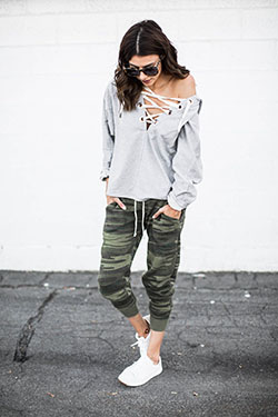 White clothing ideas with sportswear, sweatpant, trousers: White Outfit,  Street Style,  Army Leggings Outfit  