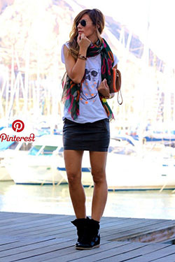 Colour outfit ideas 2020 with miniskirt, shorts, denim: T-Shirt Outfit,  Street Style  
