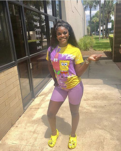 Yellow and pink colour outfit ideas 2020 with shorts: T-Shirt Outfit,  Yellow And Pink Outfit,  Legging Outfits,  Crocs Outfits  