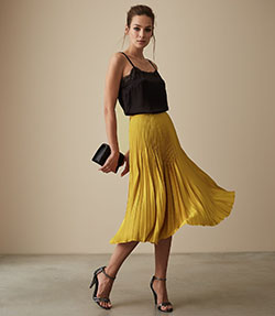 Black top yellow skirt dress: fashion model,  Skirt Outfits,  Pleated Skirt,  day dress,  Yellow And Black Outfit,  tank top  
