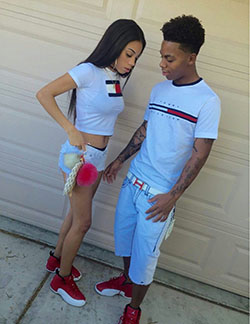 Outfit ideas parejas vestidas iguales, keyshia kaoir, photo shoot, tryna flex, black hair, lapel pin, t shirt: Lapel pin,  Hot Girls,  T-Shirt Outfit,  Black hair,  Matching Couple Outfits  