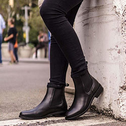 Outfit ideas womens chelsea boots high heeled shoe, knee high boot: Riding boot,  Chelsea boot,  Boot Outfits,  Street Style,  Brown And White Outfit,  High Heeled Shoe,  Knee High Boot  
