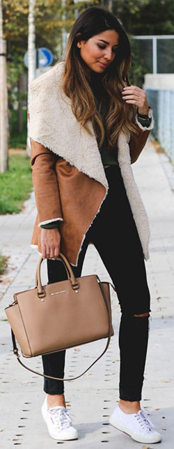 Shearling coat work outfit, winter clothing, leather jacket, shearling coat, street fashion, casual wear, polo neck: winter outfits,  Polo neck,  Shearling coat,  Street Style,  Beige And Brown Outfit,  Wool Coat  