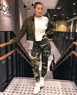 Outfit ideas outfit ideas streetwear hip hop fashion, military camouflage: cargo pants,  Crop top,  T-Shirt Outfit,  Camo Pants,  Military camouflage,  Street Style,  Hip Hop Fashion,  Camo Joggers  