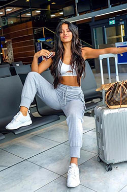 White outfit ideas with denim, jeans: White Outfit,  Travel photography,  Airport Outfit Ideas  