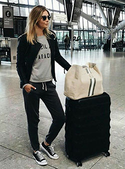 Summer comfortable airport outfits orlando international airport, street fashion: Airport Outfit Ideas,  Street Style,  Black And White Outfit  