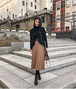 Camel pleated skirt winter outfit: Skirt Outfits,  Trench coat,  Street Style,  Pleated Skirt  