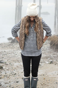 Black and white plaid shirt outfit: shirts,  White Outfit,  Wellington boot,  Street Style,  Boot Outfits,  Plaid Shirt  