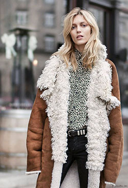 Girl shearling coat style, shearling coat, street fashion, fashion model, fur clothing, t shirt: Fur clothing,  fashion model,  Shearling coat,  T-Shirt Outfit,  winter outfits,  Street Style,  Beige Outfit  