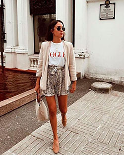 Outfit instagram casual vacations outfits 2019, casual dresses, street fashion, casual wear, polka dot, t shirt: Casual Outfits,  T-Shirt Outfit,  White Outfit,  Street Style  