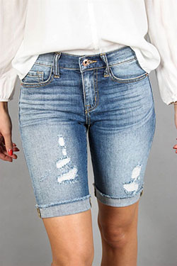 White clothing ideas with jean short, shorts, jeans: Hot Girls,  White Outfit,  Jean Short,  Bermuda shorts  