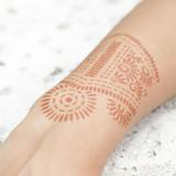 Wrist Cuff Henna Tattoo with Mandala: 