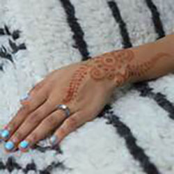 Easy DIY Henna Designs for Statement Body Art: 