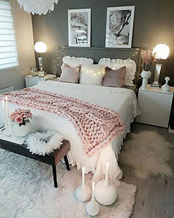 Cozy bedroom: 