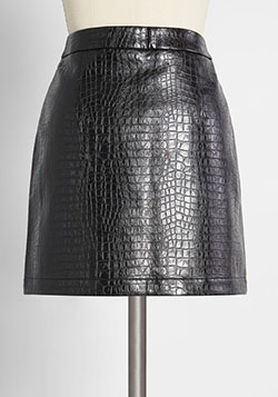 ModCloth Crocodile Rock Mini Skirt in Black: 