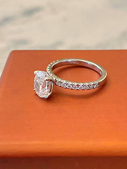 Wide variety of diamond engagement ring White Rock: 