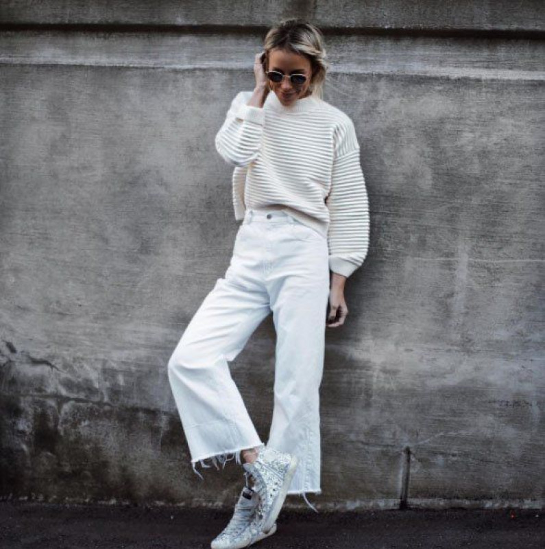 Wide Leg Jeans And Sneaker: Wide-Leg Jeans,  White Jeans,  sweater,  Sneakers Outfit,  Boyfriend Pants  