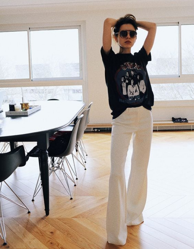 Wide Leg Jeans and T-Shirt: Sunglasses,  Short hair,  White Jeans,  Boyfriend Pants  