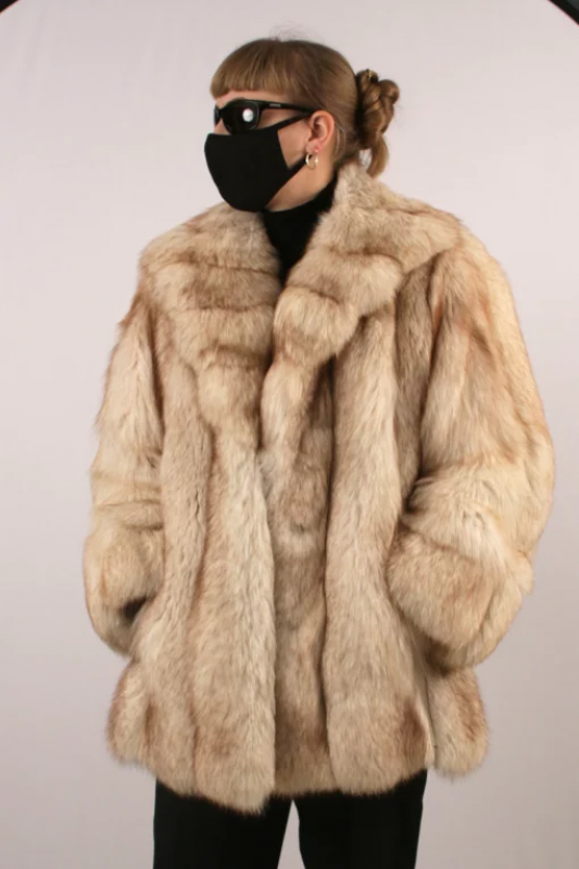 Womens Luxury Arctic Fox Fur Coat: 