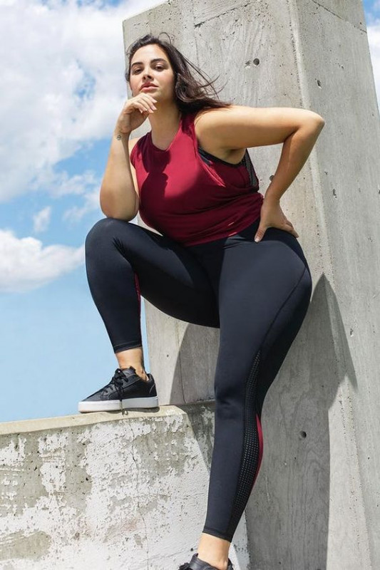 Plus-Size Active Wear Outfit With Maroon Top & Black Legging: 