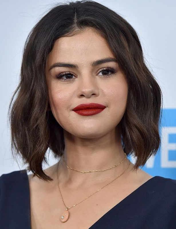 Round Face Thin Hair Medium Length Hairstyles: Short Haircuts,  Hairstyle Ideas,  Selena Gomez  