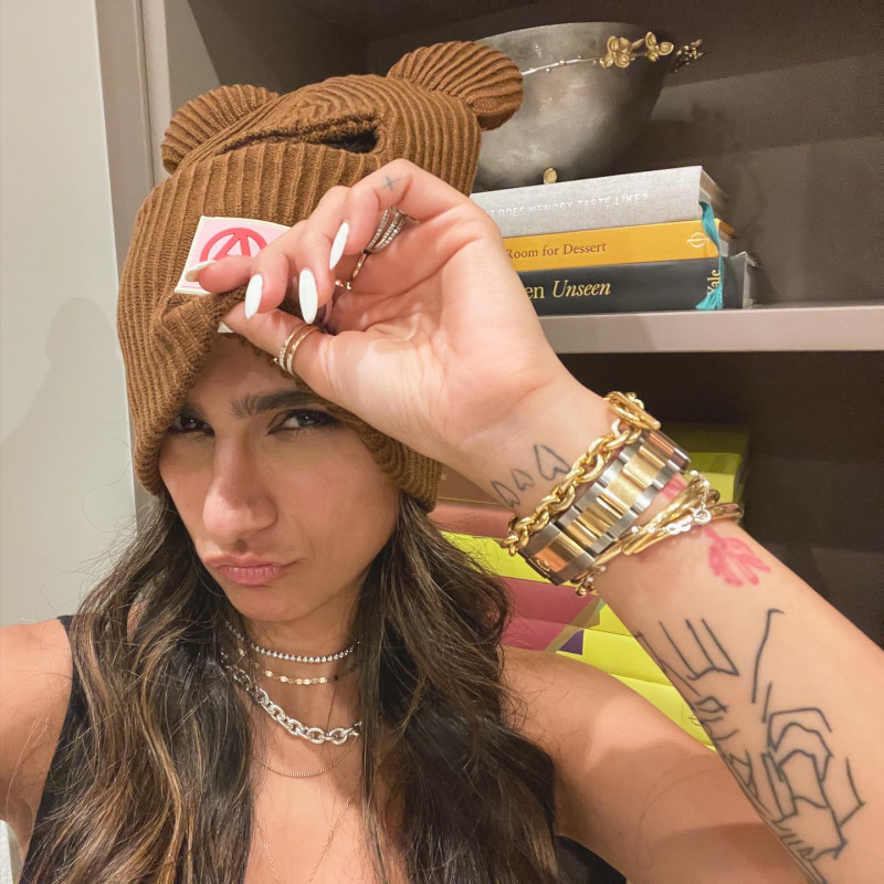 Funny Mia Khalifa Selfie In Micky Mouse Cap: Selfie Poses For Girls  