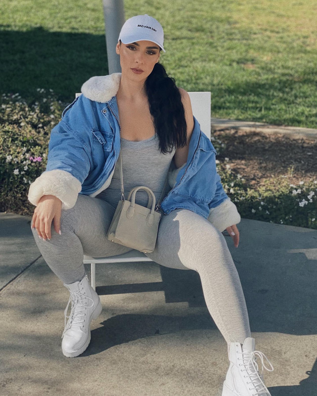 Baddie Outfit Ideas Fro Curvy Women Inspired From Viktoria Kay: Viktoria Kay,  Swag outfits,  Curvy outfits,  Baddie Outfits  