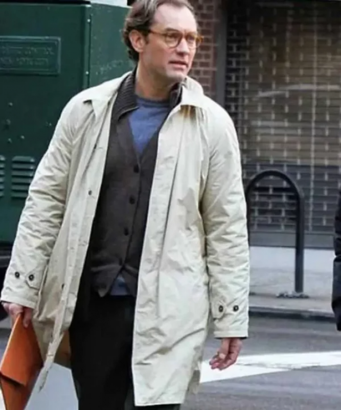 A Rainy Day In New York Jude Law White Coat: 