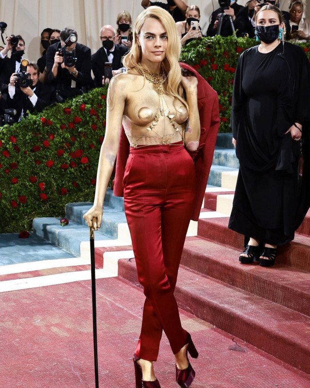 Cara Delevingne at the Met gala 2022: 