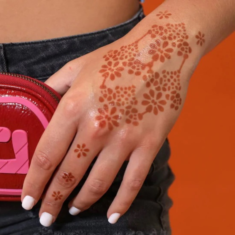 Flower Power Henna Tattoo Stencil: 