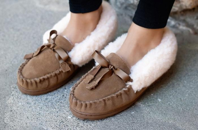 Start Your Relaxing Weekend with Fluffy Slippers From BEARPAW®: 