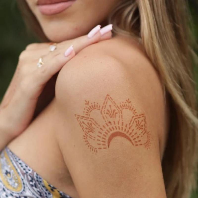 Knuckle Star Henna Tattoo Stencil: 