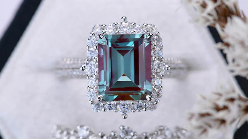 Alexandrite Solitaire Ring - Best Gift For Your SO: 